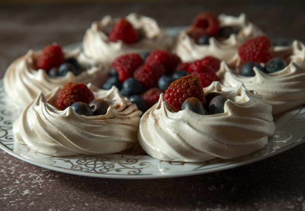 Food photography: Strawberries and cream